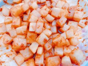 充分拌匀后等入味再食用，我一般前一天做好放冰箱冷藏，第二天吃刚刚好