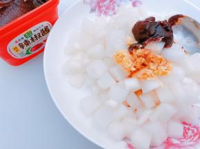 加入一大勺六月香韩式辣椒酱