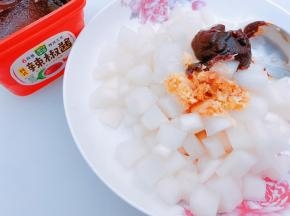 加入一大勺六月香韩式辣椒酱