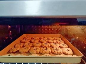 烤箱提前预热，上下火150度烤20分钟即可。烤箱温度根据自家烤箱的火候来调整。
