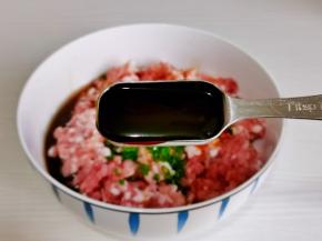加入蚝油。