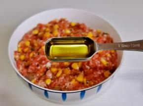 淋上热油，按个人口味加入盐。