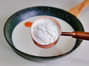 加入玉米淀粉。