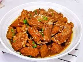 荤素搭配营养均衡。