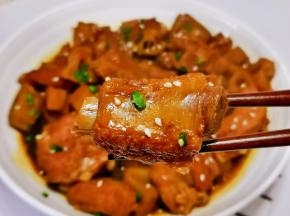 排骨软烂，藕丁入味。