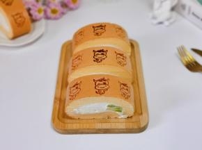 生肖水果奶油蛋糕卷。