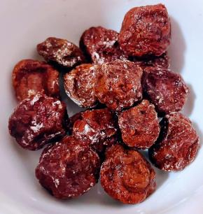 在超市买回来的话梅先品尝了一个味道绝对给力