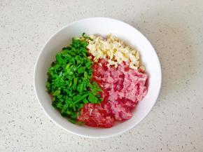 猪肉，韭菜，冬笋放一起。