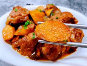 茭白入口鲜嫩混搭排骨肉的香浓和茄子的清香口感一级棒