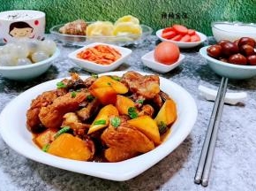 茭白和茄子排骨肉都是营养丰富的美味佳肴经常食用对身体有益噢