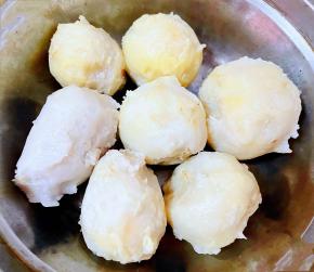 蒸好的芋头去皮这个步骤需要有耐心哦