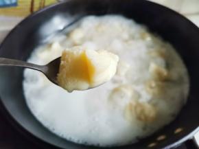 加一勺猪油，煮至饺子浮起，