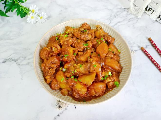 红烧鸡肉焖土豆