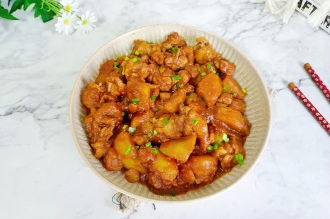 红烧鸡肉焖土豆
