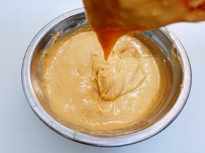 蛋液的用量以能成倒三角状为准