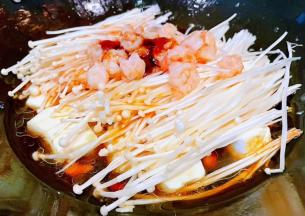 添加适量清水大火炖起来