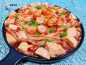 鲜美可口虾仁豆腐装入容器中最后撒上香葱和小米辣就大功告成了