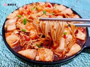 金针菇入口脆嫩爽口嫩豆腐入口即化混搭着虾仁的鲜香让人唇齿留香回味无穷