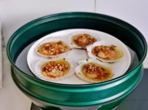 隔水蒸6分钟即可。