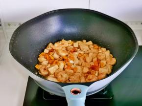 中火煮2分钟关火。