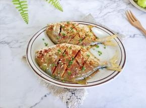 香喷喷的烤金昌鱼，刚端上桌就被抢光了，表皮酥酥的，鱼肉鲜嫩可口！