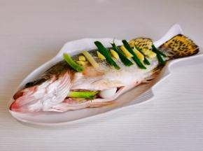 放上姜丝，葱段。