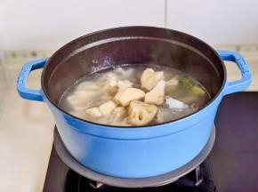 加入莲藕块煮15分钟。