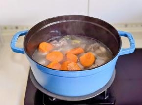 最后加入胡萝卜。