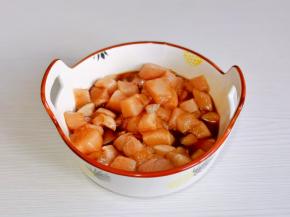 抓拌均匀腌制10分钟。