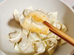 煎至饺子底部，微焦！