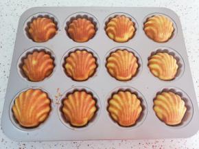 出炉晾一下，完整脱模。 