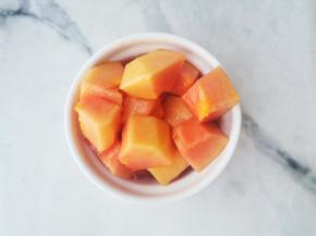 木瓜去皮去籽切小块，