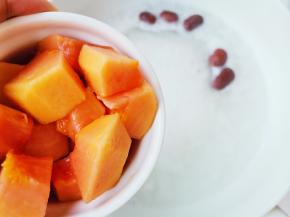 放入木瓜，煲10分钟，