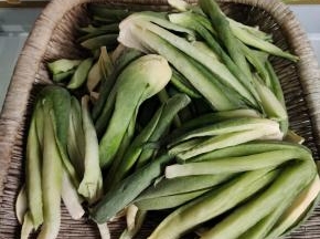 晾至萝卜干有七八成干就可以了！
