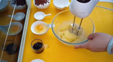 打发至浓稠的霜状