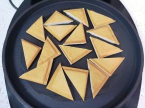 放入豆干。