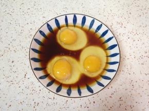 打入3个鸡蛋。