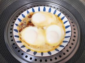 焖2分钟打开锅盖。