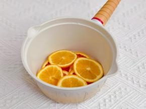 再摆入甜橙片。