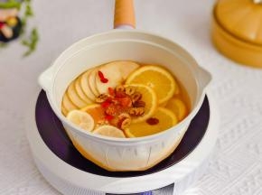 加入山楂片煮3分钟。