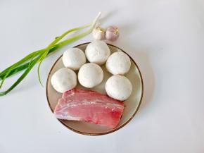 准备好所有食材。