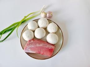 准备好所有食材。