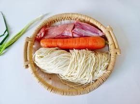 准备好所有食材。