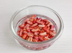 芸豆洗净泡6小时。