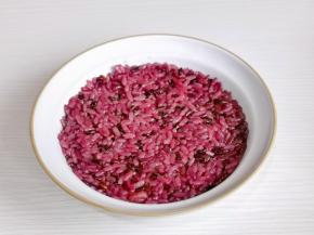 糯米铺平压实。