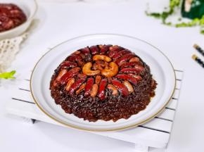 取出倒扣在餐盘中。