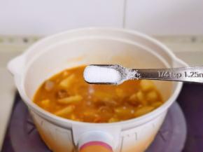 按个人口味加盐调味，大火煮1分钟关火。