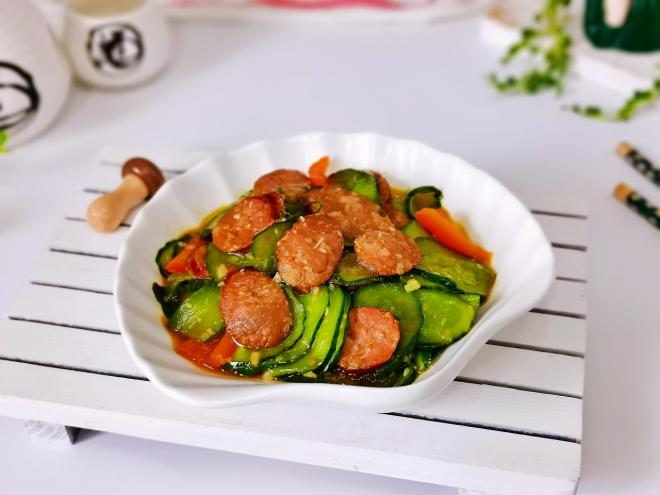 芝麻腊肠炒黄瓜