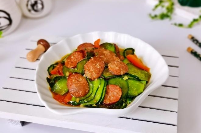 芝麻腊肠炒黄瓜