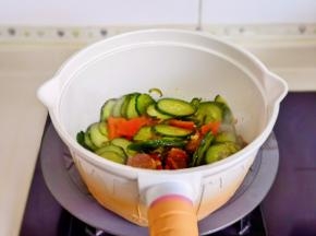 快速翻炒2分钟，关火出锅。